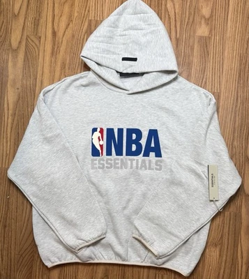 Sudadera con capucha Fear of God Essentials NBA gris jaspeado claro GRANDE Foto 1 de 4