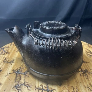 Vintage Gusseisen Teekessel Drahtgriff Drehdeckel Century Made In USA 3370 - Bild 1 von 9