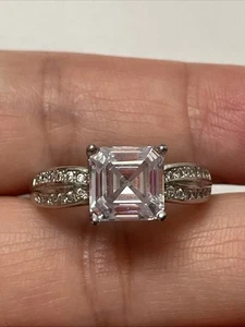 925 Cubic Zirconia Ring Size 7 - Picture 1 of 6