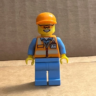 Lego Minifigure Airport Worker From LEGO City Airport Passenger Terminal (60104) - Image 1 of 4