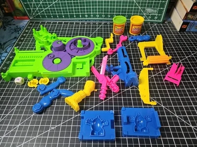 The Grape Escape Board Game 1992 Replacement Parts/Pieces Dice Leg Cutter Other - Image 1 of 4