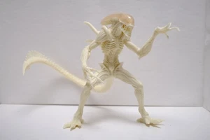 Figura Grande Alien Xenomorph SSS Premium Brilla en la Oscuridad Versión Luminosa Furyu - Imagen 1 de 16