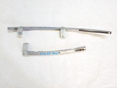 Pistas de ventana de puerta delantera derecha | Se adapta a Ford F250 F350 F450 F550 1999-2012 Foto 1 de 4