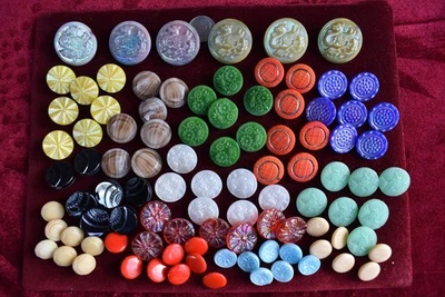 98 pcs LOT OLD CZECH RARE VINTAGE GLASS BUTTONS 1930´s ART-DECO - Image 1 of 2