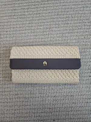 Cartera de paja Etienne Aigner marrón y tostada para mujer tarjeta de crédito, chequera, moneda Foto 1 de 4