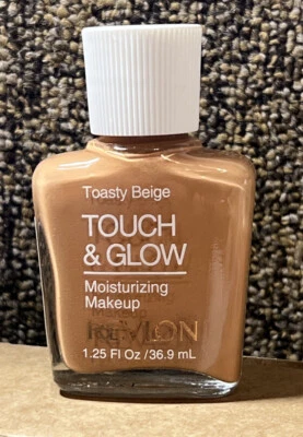 Revlon Touch & Glow Moisturizing Makeup Foundation ~Toasty Beige ~ 1.25 oz - Image 1 of 2