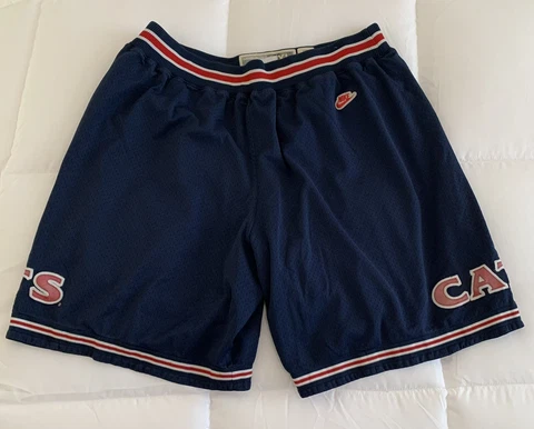 Vintage 1997 Nike Arizona Wildcats Basketball Shorts Men's XXL Cover