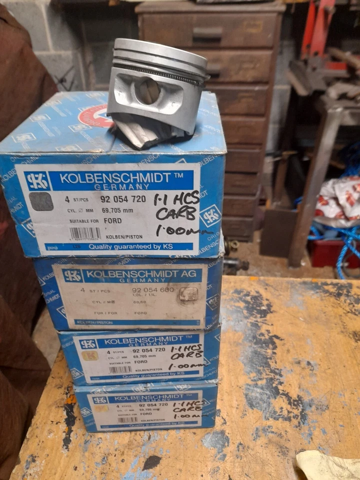 Pistones Ford Escort Fiesta 1100 HCS más 1 mm Foto 1 de 1