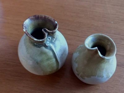 2 kleine Väschen handgemacht getöpfert Mini Vasen Miniatur  - Bild 1 von 3