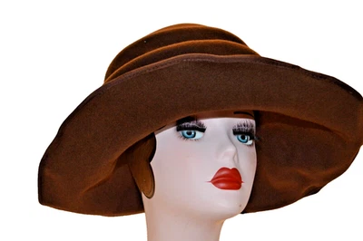 Lindo feltro marrom Gabriela Ligenza aba larga feito à mão na Inglaterra - Imagem 1 de 4