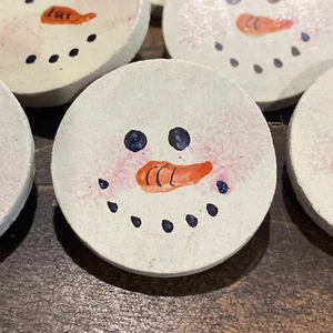 Lot 11 Christmas Handmade Wooden Snowman Brooch Pin Rustic Primitive Show Stock - Picture 1 of 4