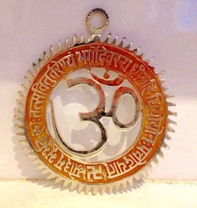 Símbolo de placa de latón OM AUHM 6" AUHM mantra hindú Gaytri colgante de pared decoración del hogar - Imagen 1 de 4