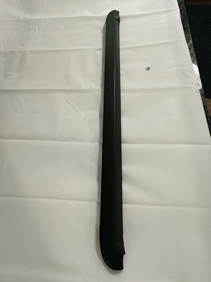 Moldura de cinturón de puerta trasera izquierda GMC Canyon 2014-2012  Foto 1 de 1