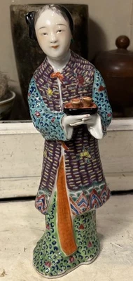 Figura estatua vintage china de exportación familiar rosa porcelana mujer con bandeja de té Foto 1 de 4