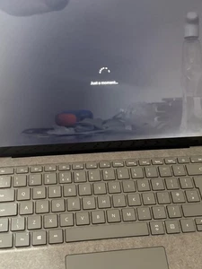 Microsoft Surface Laptop 4 1958 13,5" 2K Touch AMD Ryzen 5 8 Go 256 Go SSD Win 11 - Photo 1/5