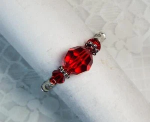 ANILLO ELÁSTICO CYNTHIA LYNN ""DESLUMBRANTE"" ROJO SIAM ROJO SWAROVSKI CRISTAL PLATA - Imagen 1 de 1