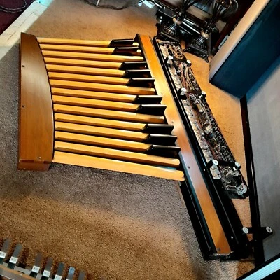 Conjunto de pedal de bajo vintage CONN 25 y conjunto de generador de graves de tubo de vacío  Foto 1 de 4