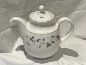 Royal Doulton Strawberry Fayre Teekanne, Vintage Artikel, wird nicht mehr hergestellt - Bild 1 von 4