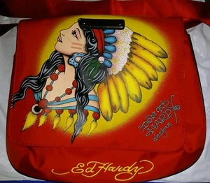 ED HARDY INDISCHE DAMEN IN HEADRESS ROT SCHULTER-/UMHÄNGETASCHE BRANDNEU! - Bild 1 von 15
