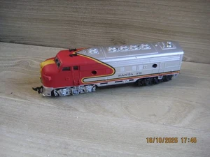 MODEL RAILWAYS HO LIFELIKE SANTA FE DIESEL LOCO TYCO Couplings No2 - Picture 1 of 3