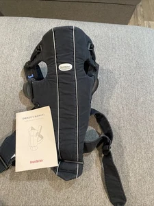 Baby Bjorn Marsupio Mini Nero Neonato 7-25lbs Lavabile in Lavatrice, con Istruzioni - Foto 1 di 10