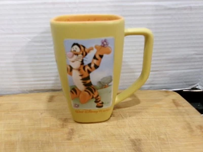 Taza de café/té Walt Disney World Tall Yellow Tigger taza de café 5" Foto 1 de 4