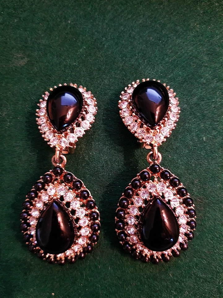 ELEGANTE PENDIENTE ARAÑA CABUJÓN NEGRO DE KENNETH JAY LANE Foto 1 de 4