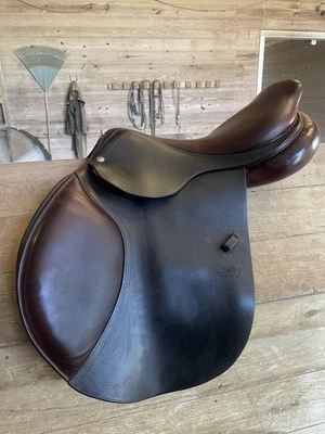 2015 18 英寸 CWD 马鞍 SE02 4C 带 CWD 保护套  — 第 1/4 张图片