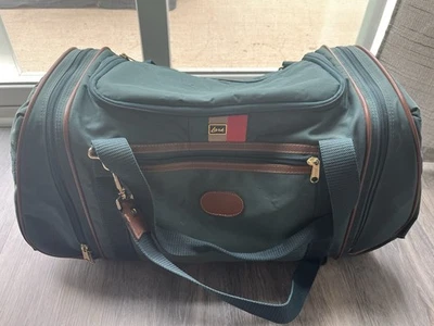 "Bolso de viaje de colección Lark Duffle equipaje de mano 23"" diseño italiano cartera verde oscuro" Foto 1 de 4