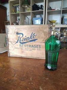 Vintage Reinko Beverages Crate /w Blue Ink & Green Faceted Deco Seltzer Bottle - Picture 1 of 21