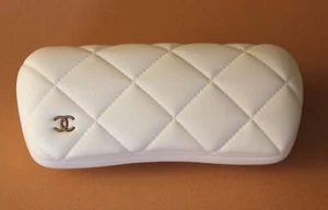CHANEL BRILLENETUI - selten - Brillen Box weiß mit Polstersteppung - Bild 1 von 6