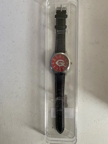 Cincinnati Reds Mens leather band watch new Cover
