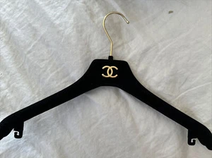 Chanel RTW Hänger Schwarz Samt! Für Jacken & Oberteile viele vorhanden - Bild 1 von 5