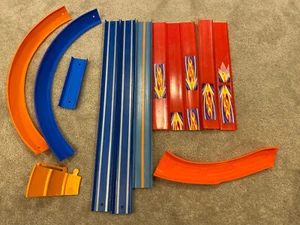 Hot Wheels Verschiedenes Gleisteile - Bild 1 von 2