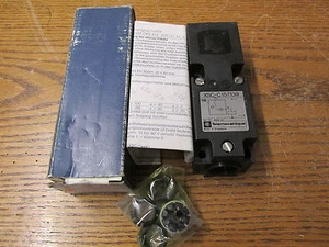 NEW NOS Telemecanique XSC-C157139 Inductive Proximity Switch 12-48VDC - Picture 1 of 11