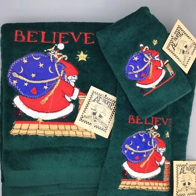 Mary Engelbreit Juego de Toallas Santa Navidad CREER Vacaciones 3 Piezas Baño NUEVO NUEVO CON ETIQUETAS DE COLECCIÓN  Foto 1 de 4