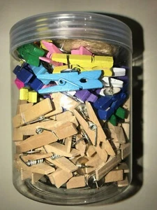 NEU NIP CRAFTS KLEINE KLEIDERKLAMMERN HOLZ mit Stecknadeln 90 Stck. Garn zum Aufhängen SCHOO - Bild 1 von 2
