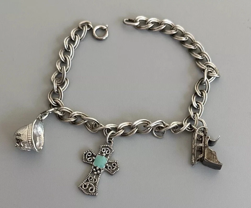 Pulsera de plata esterlina y 3 dijes de colección cruz, casco de policía, trineo de Santa Foto 1 de 4