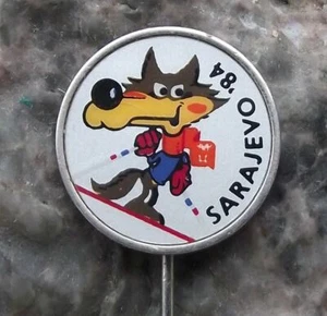 1984 Sarajevo Yugoslavian Winter Olympic Games Olympic Skiing Wolf Pin Badge - Picture 1 of 2