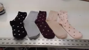 NUEVO CON ETIQUETAS H&M niñas 5 un. calcetines lunares zapatos brillantes talla 2-4 - Imagen 1 de 1