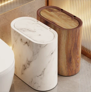 Cubo de basura de diseño de grano de madera con tapa, cubo de basura de baño con patrón de madera - Imagen 1 de 11