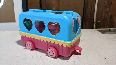 Spin master CHUBBY PUPPIES Vacation Camper Playset 091621 - Image 1 of 3