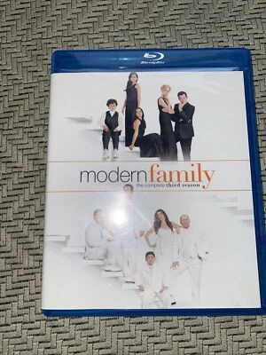 Modern Family: The Complete Third Season (Blu-ray Disc, 2012, 3-Disc Set) - Image 1 of 4