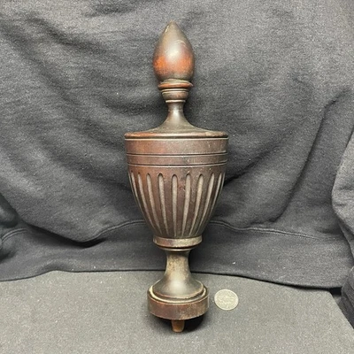 ACABADO DE MADERA - hermoso y masivo, remate de nogal del siglo XIX rescatado de Foto 1 de 4