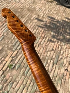 Repuesto de cuello de guitarra eléctrica de arce con llama tostada de acero inoxidable de 22 trastes - Imagen 1 de 8