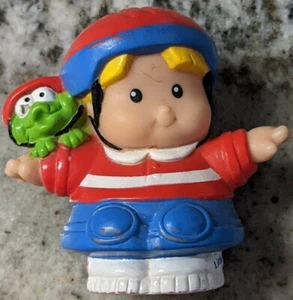 2004 Fisher Price Little People Eddie With Green Frog Elbow Pads & Helmet - Picture 1 of 3