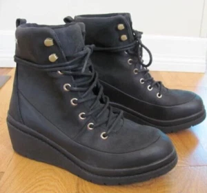 The Original Muck Boot Liberty Waterproof Black Leather Wedge Ankle Women's 7M - Picture 1 of 13