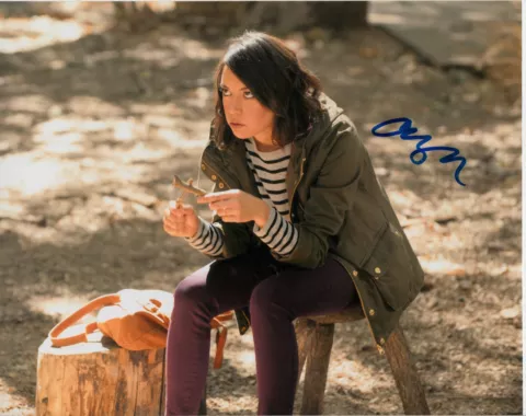 AUBREY PLAZA SIGNED SPARKS AND RECREATION PHOTO UACC REG 242 (2) Cover