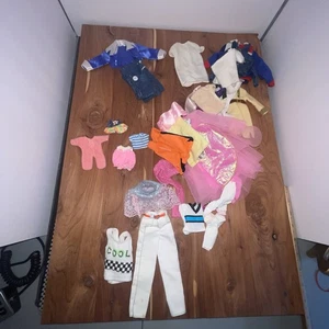 Barbie vintage e varie bambole vestiti e taglie giocattoli bambole bambini moda ragazza americana - Foto 1 di 10