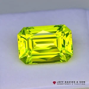 27.54ct LAB Lumo Garnet GAGG - Gadolinium Aluminum Garnet - Czochralski - Picture 1 of 2